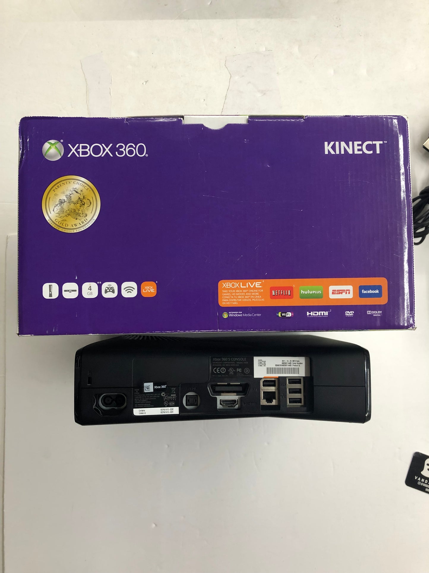 Xbox 360 - Slim 4gb Console Kinect Adventures Bundle Almost Complete Tested #2895